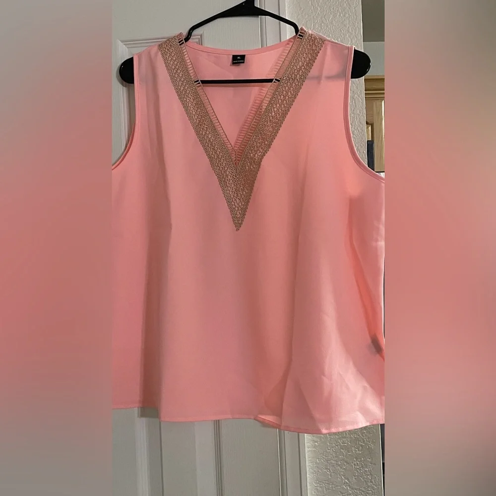 Elegant Pink Sleeveless Top - Picture 3 of 3